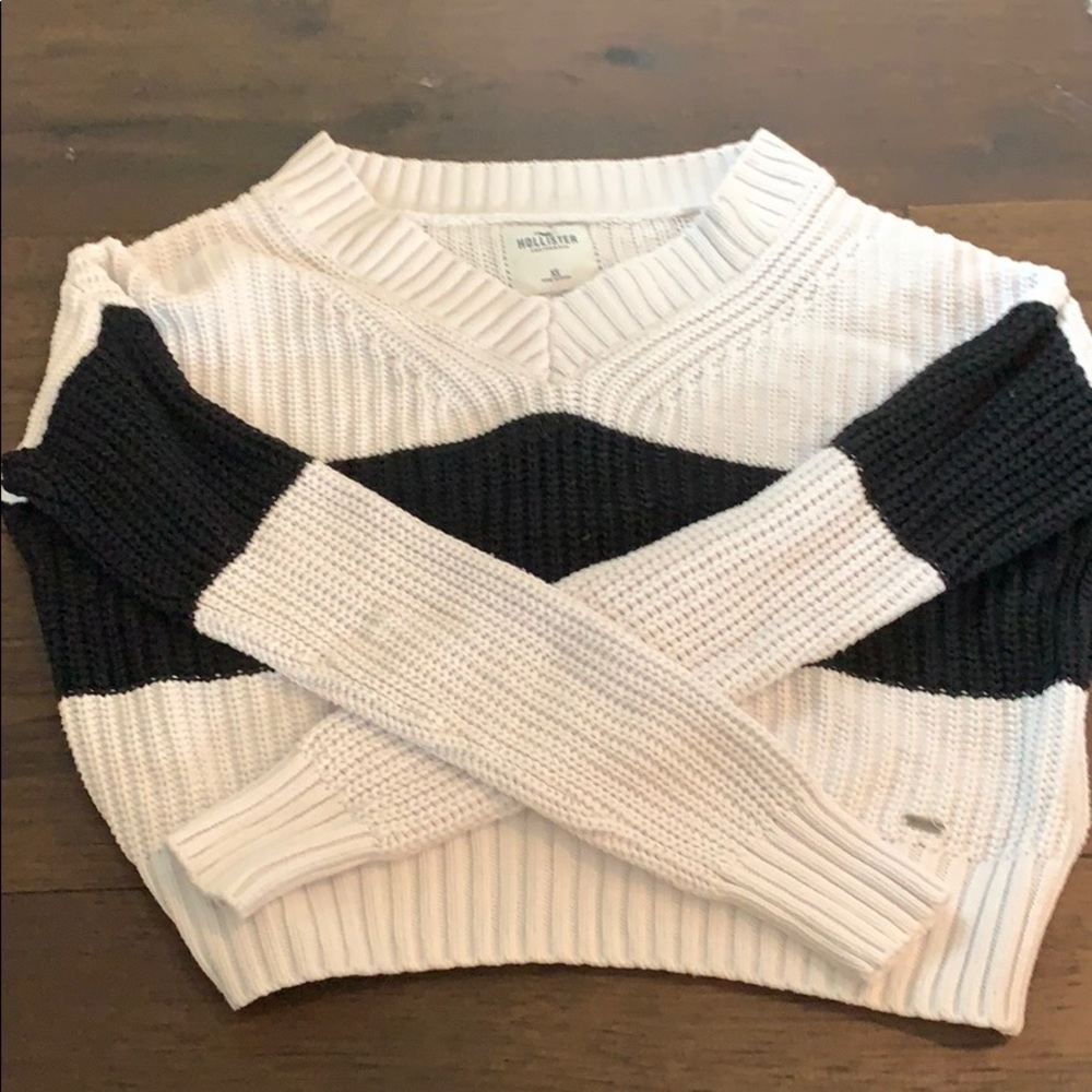 Hollister girls knitted stripped sweater